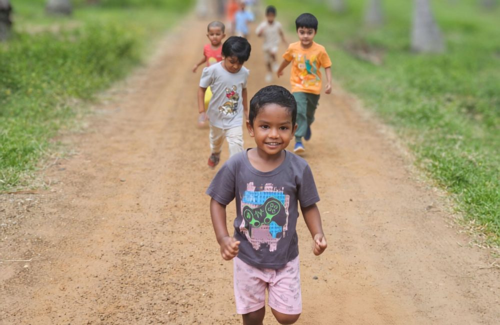 kids-running-happily-2048x1536
